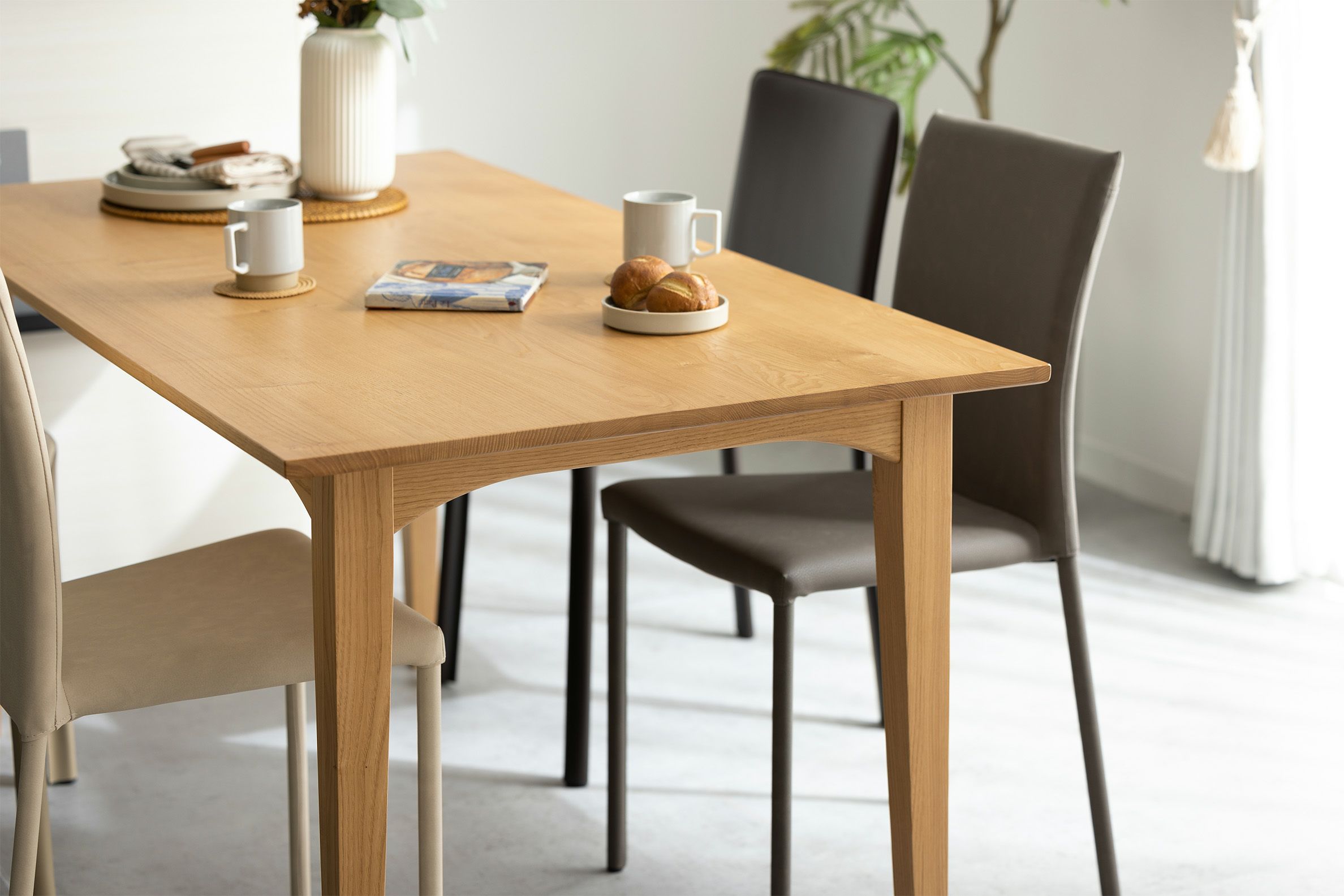 ＜引き取り限定＞ダイニングテーブル5点セット　ダークブラウン　アンティーク調 引き取り限定＞ダイニングテーブル5点セット ダークブラウン