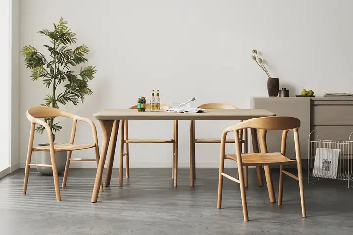 木とスト―ン調の家具が佇む北欧モダンテイストのダイニング