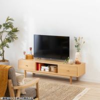 幅180cm 木製 テレビボード ～70型以上 天然木 アッシュ材 引出し付き 配線穴付き 収納 テレビ台 脚付き ローボード TVボード TV台 北欧風 カフェ風 おしゃれ ルンバブル｜¥49,000の動画