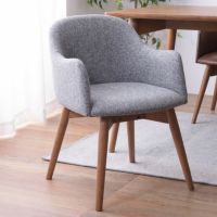 ダイニングチェア 肘付き ブラウン脚 ソフトレザー ファブリック 布張り 椅子 ラウンドチェア おしゃれ 北欧風 カラフル ブラウン グレー 完成品｜¥19,091の動画